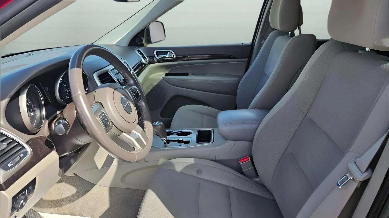 Jeep Grand Cherokee 4WD 4dr Laredo 2012