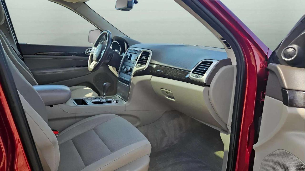 Jeep Grand Cherokee 4WD 4dr Laredo 2012