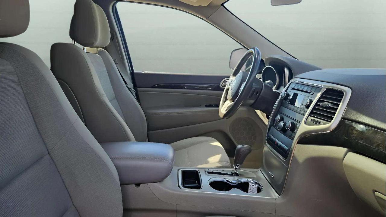 Jeep Grand Cherokee 4WD 4dr Laredo 2012