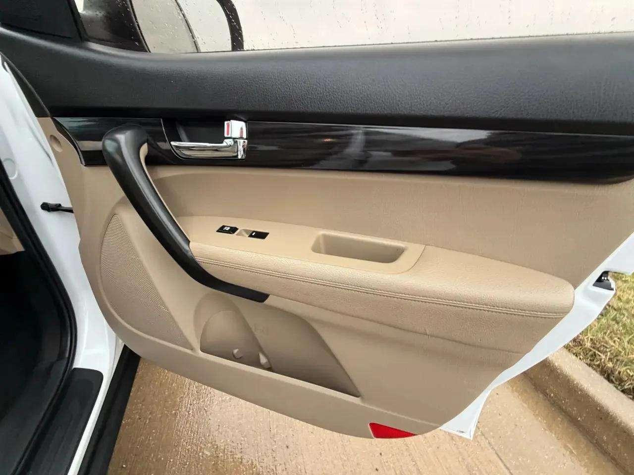 Kia Sorento 2WD 4dr I4 EX 2011