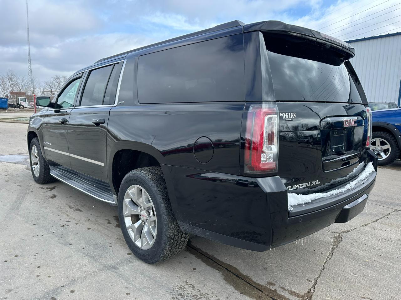 GMC Yukon XL 4WD 4dr SLT 2015