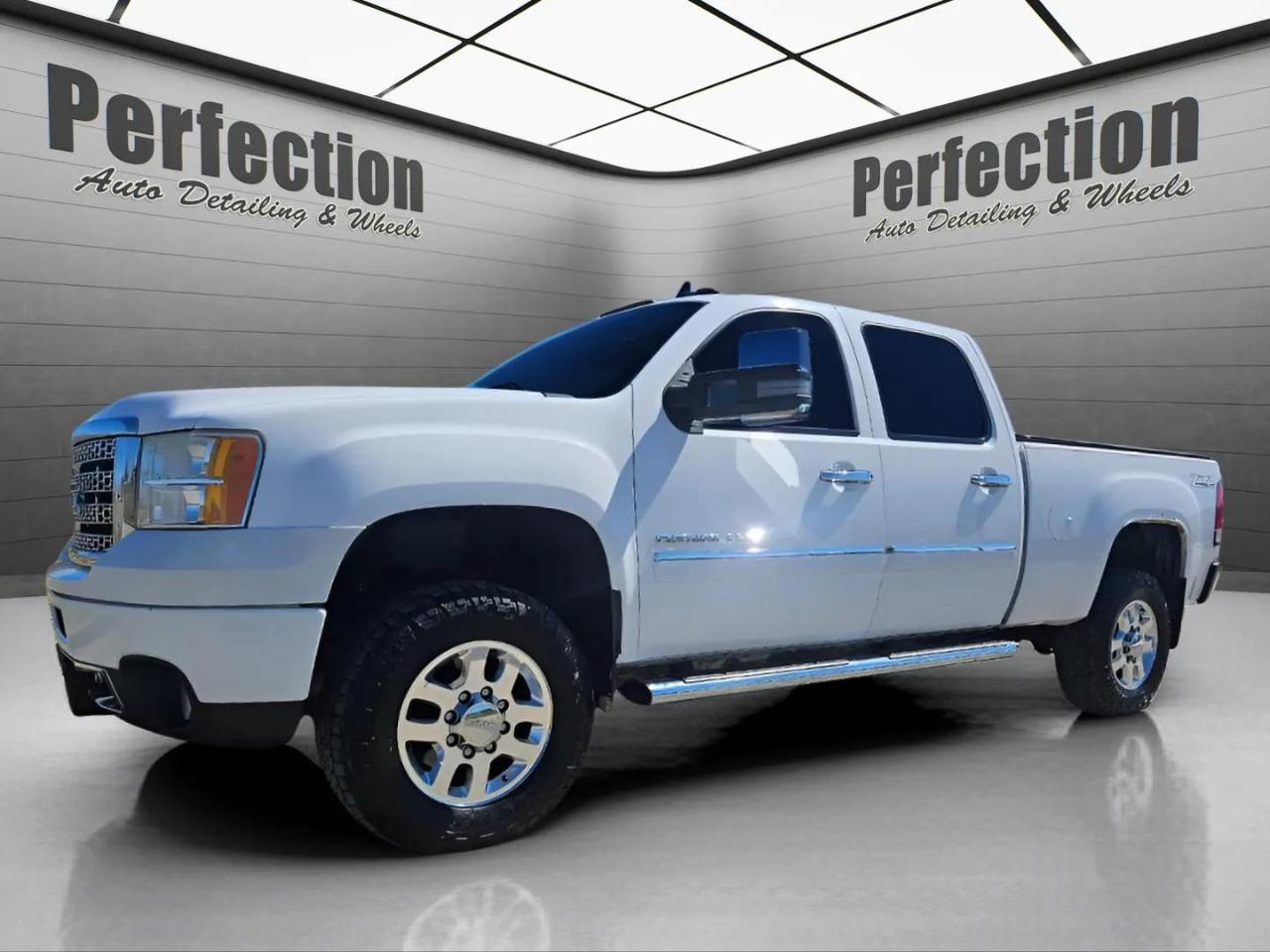 2013 GMC Sierra 2500HD Denali Crew Cab SB 4WD