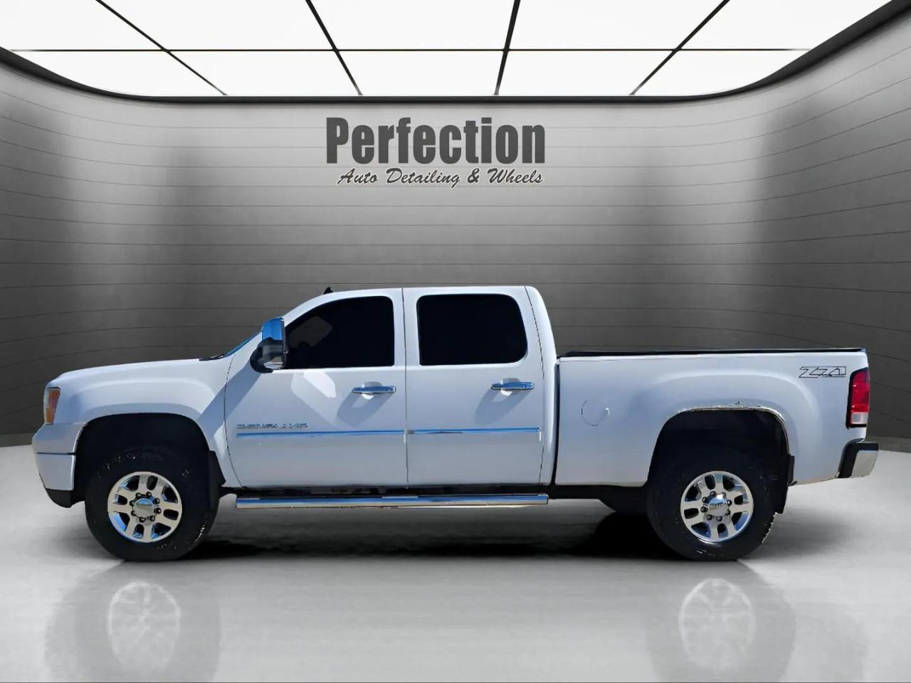 GMC Sierra 2500HD 4WD Crew Cab 153.7" Denali 2013
