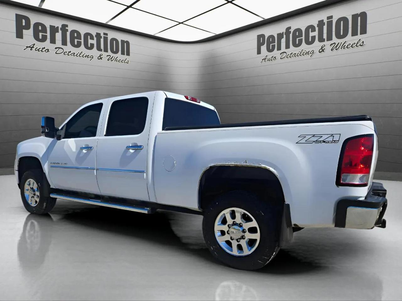 GMC Sierra 2500HD 4WD Crew Cab 153.7" Denali 2013