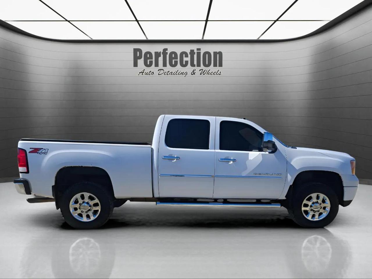 GMC Sierra 2500HD 4WD Crew Cab 153.7" Denali 2013