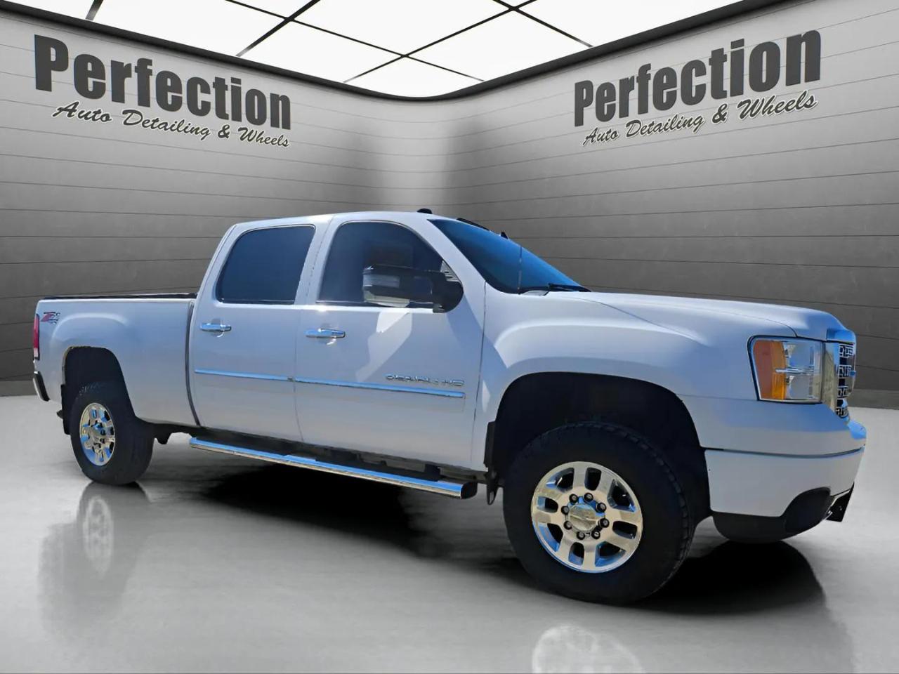 GMC Sierra 2500HD 4WD Crew Cab 153.7" Denali 2013