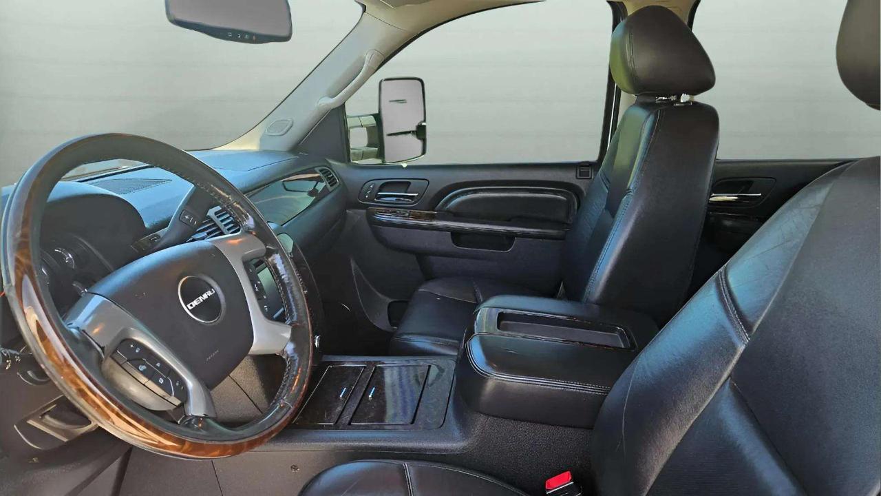 GMC Sierra 2500HD 4WD Crew Cab 153.7" Denali 2013