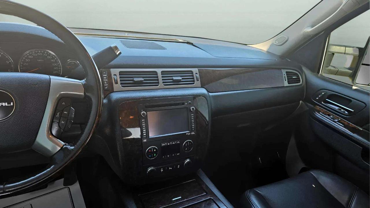 GMC Sierra 2500HD 4WD Crew Cab 153.7" Denali 2013