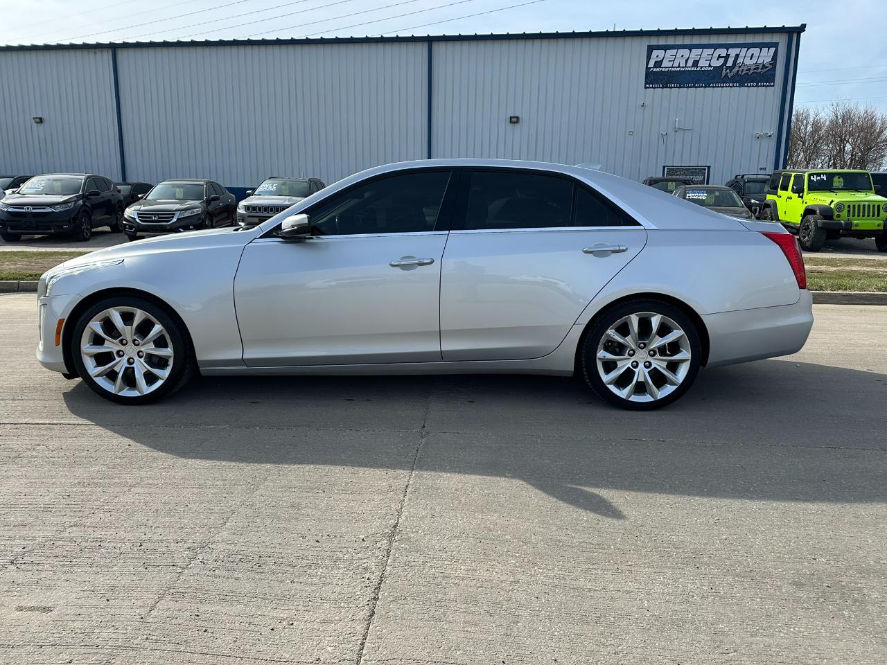 Cadillac CTS Sedan 4dr Sdn 3.6L Luxury Collection RWD 2016