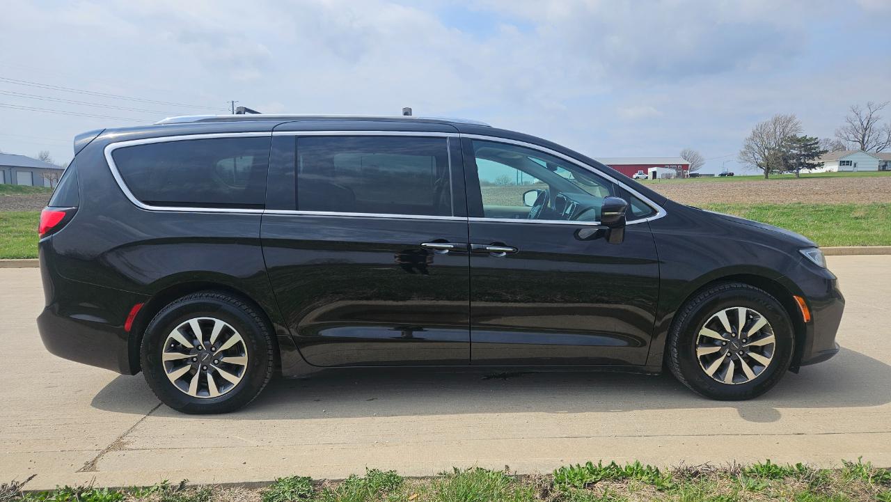 Chrysler Pacifica Touring L FWD 2021