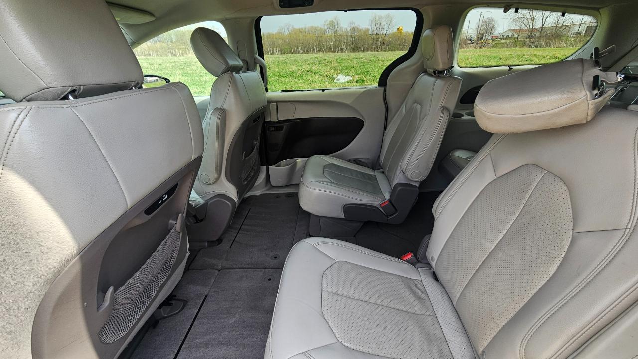 Chrysler Pacifica Touring L FWD 2021