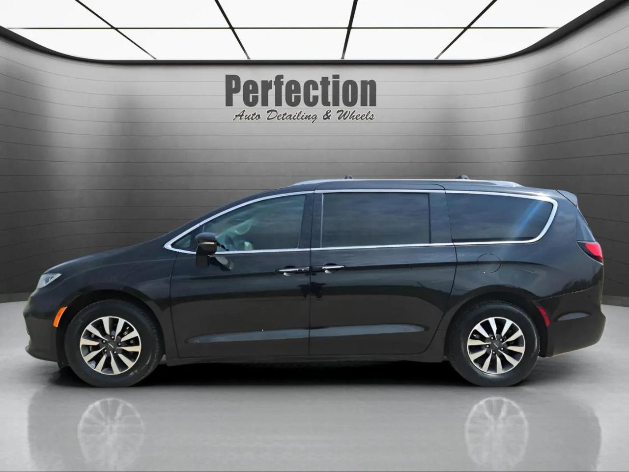 Chrysler Pacifica Touring L FWD 2021