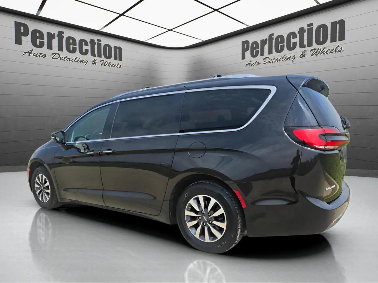 Chrysler Pacifica Touring L FWD 2021
