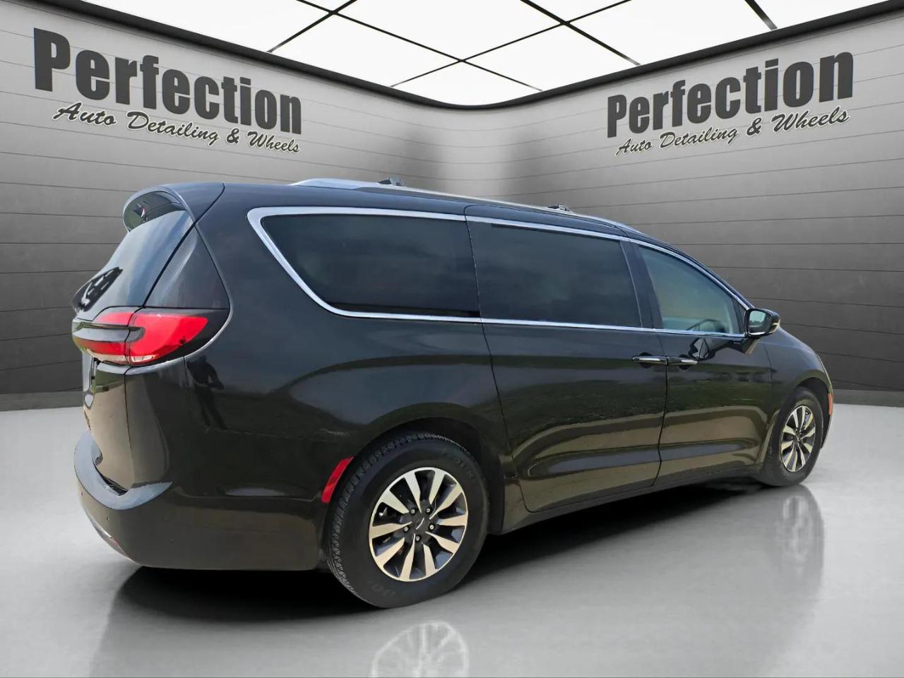 Chrysler Pacifica Touring L FWD 2021