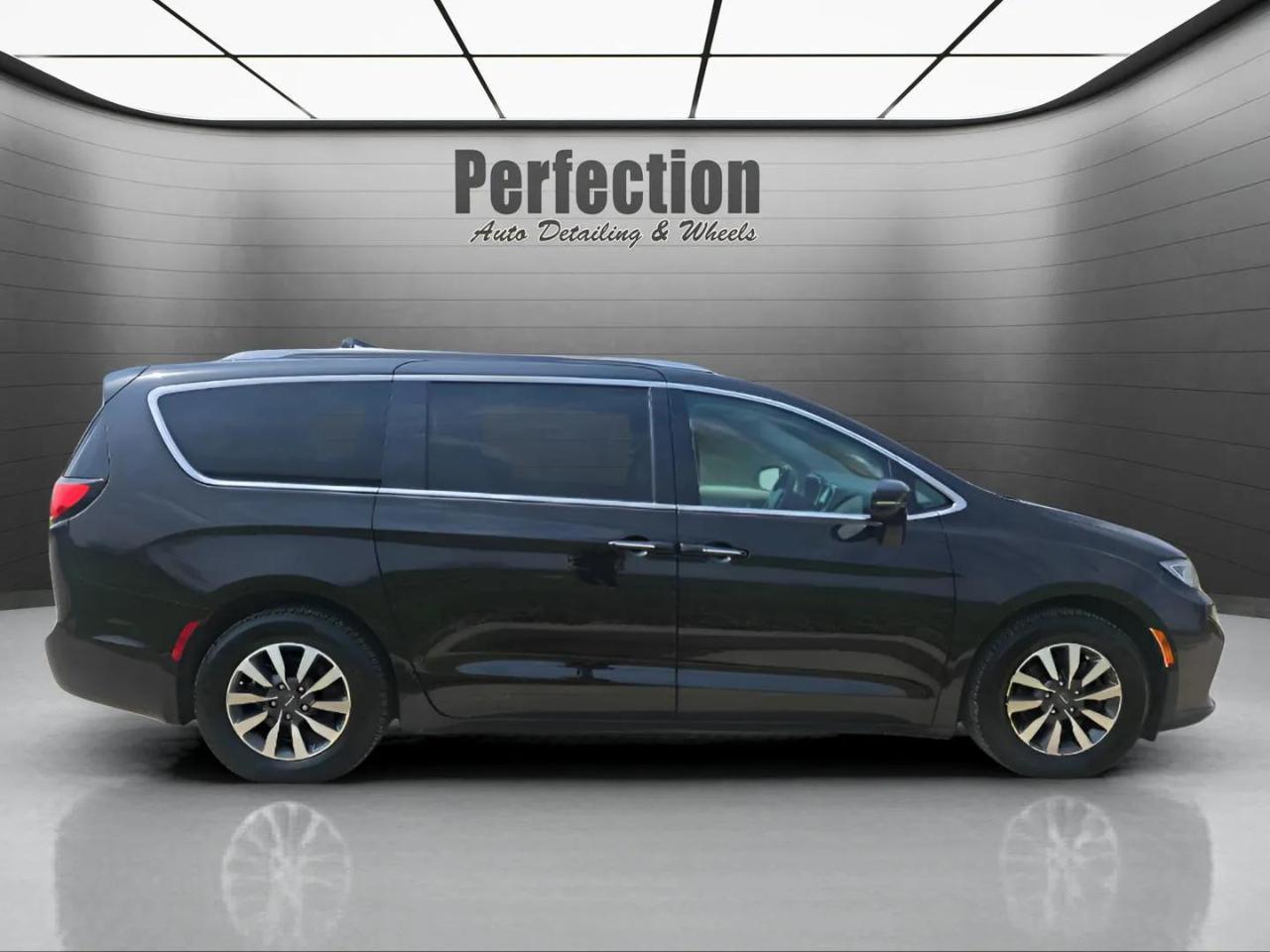 Chrysler Pacifica Touring L FWD 2021