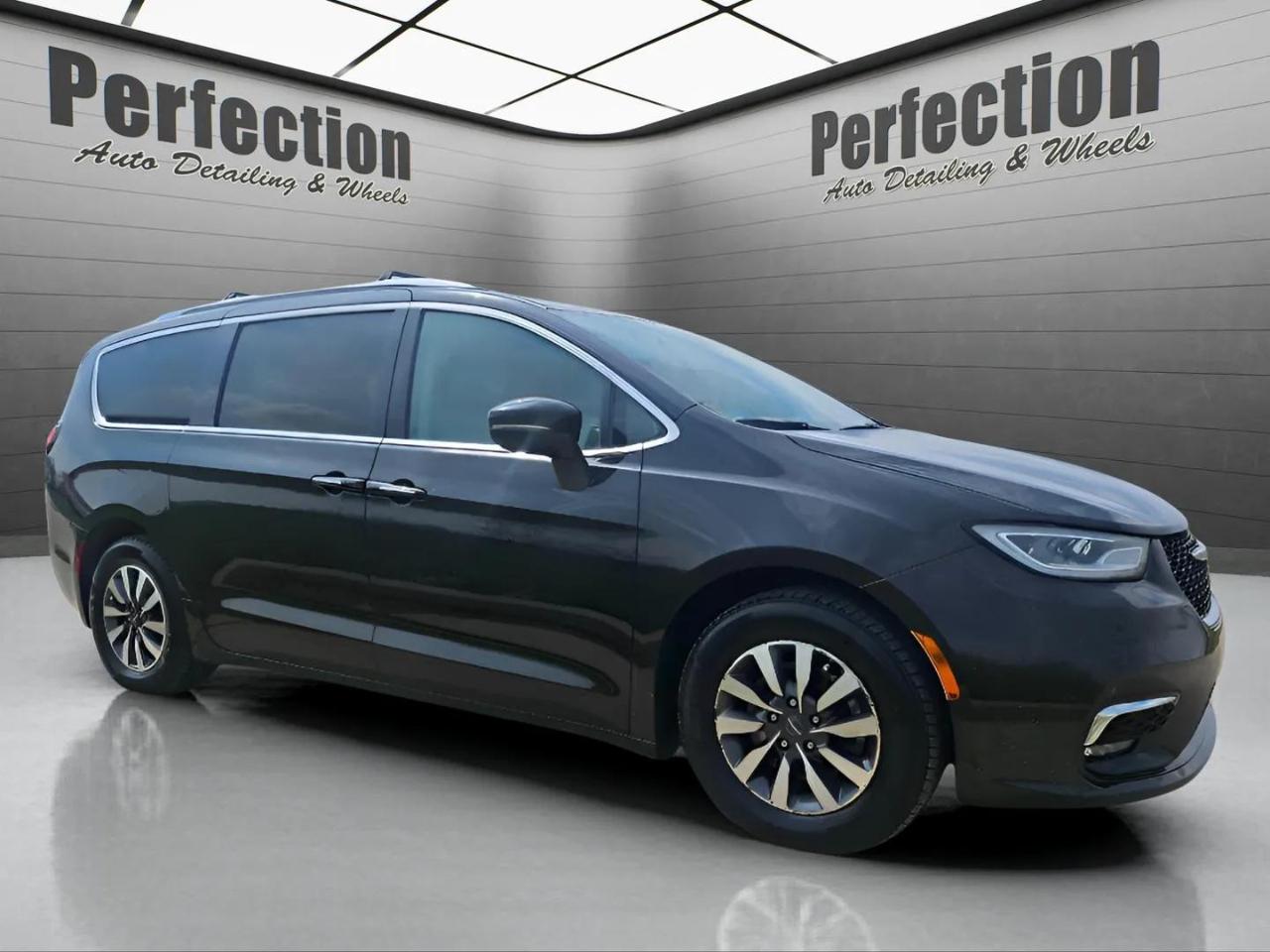 Chrysler Pacifica Touring L FWD 2021