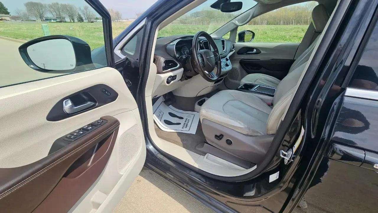 Chrysler Pacifica Touring L FWD 2021