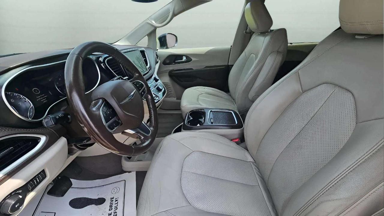 Chrysler Pacifica Touring L FWD 2021