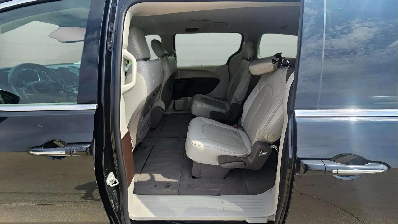 Chrysler Pacifica Touring L FWD 2021