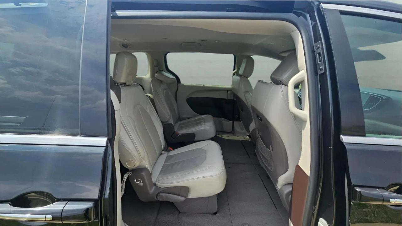 Chrysler Pacifica Touring L FWD 2021