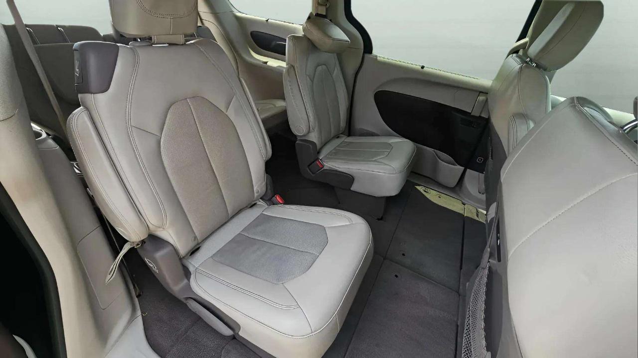 Chrysler Pacifica Touring L FWD 2021