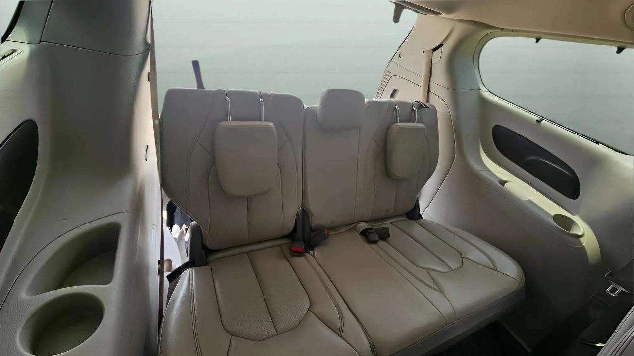 Chrysler Pacifica Touring L FWD 2021