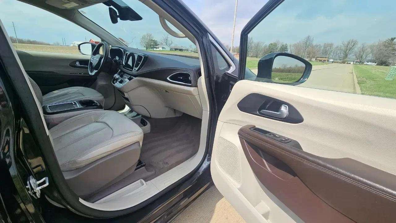Chrysler Pacifica Touring L FWD 2021