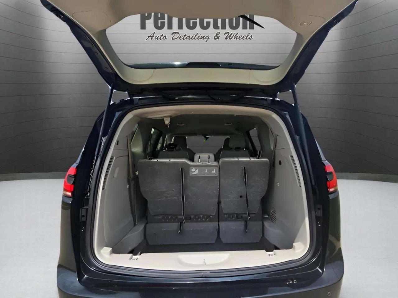 Chrysler Pacifica Touring L FWD 2021