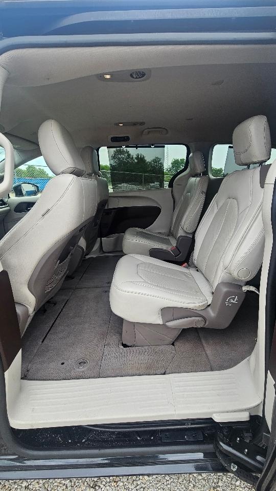 Chrysler Pacifica Touring L FWD 2021