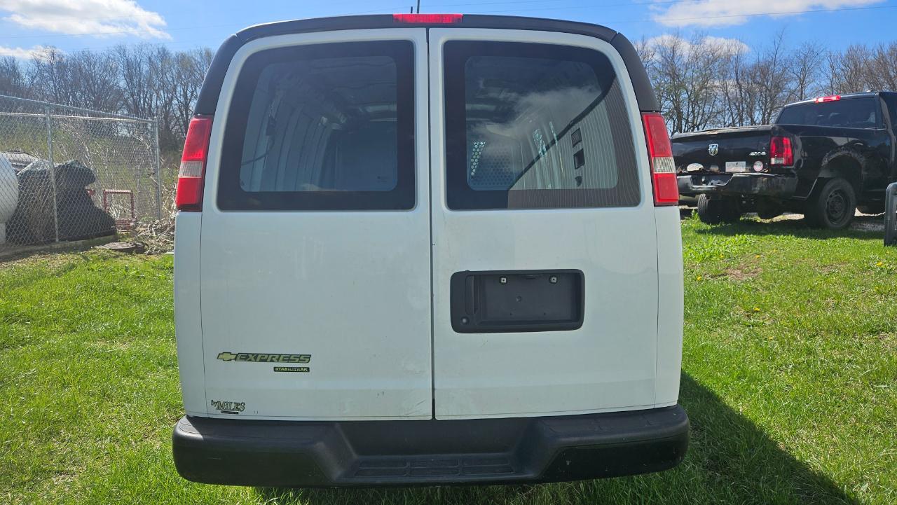 Chevrolet Express Cargo Van RWD 2500 135" 2016