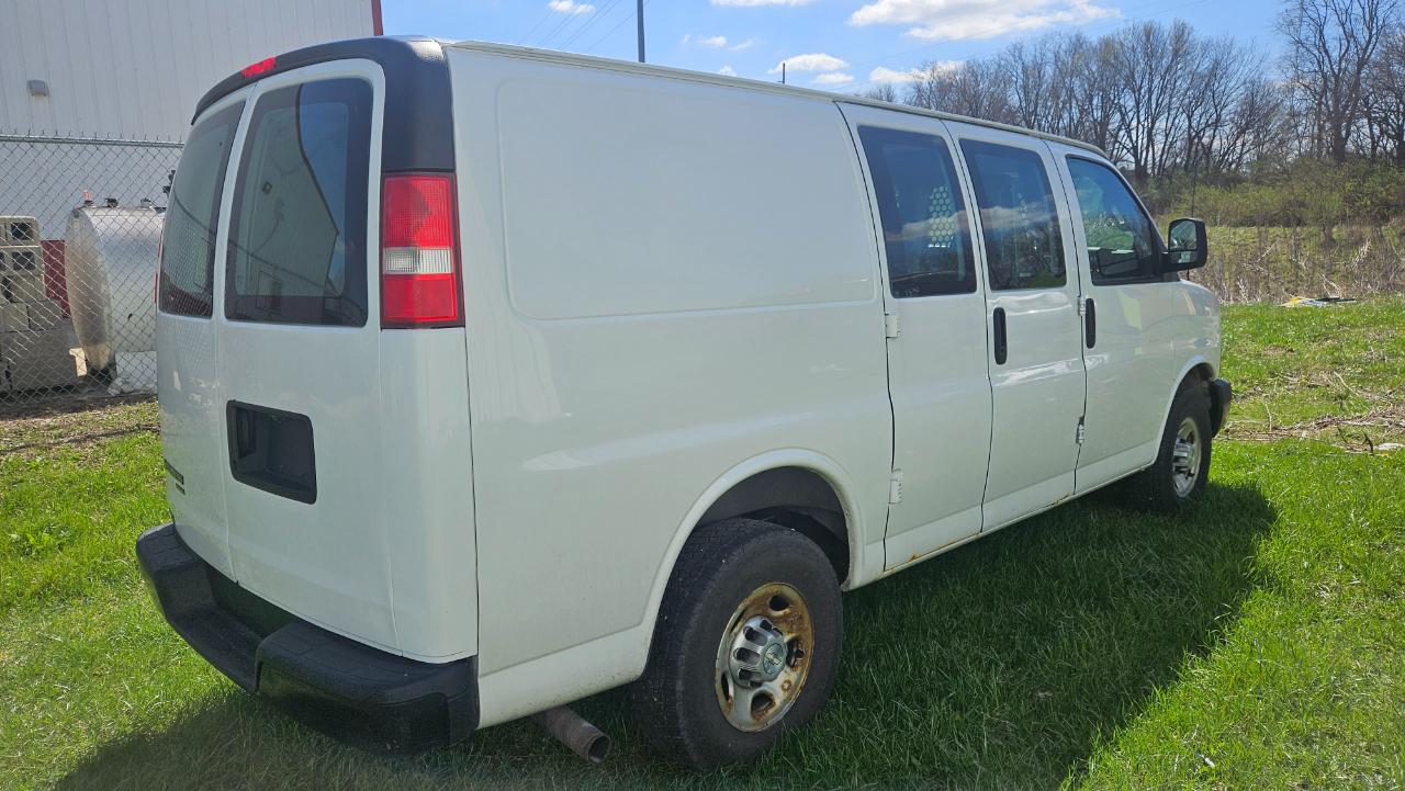 Chevrolet Express Cargo Van RWD 2500 135" 2016
