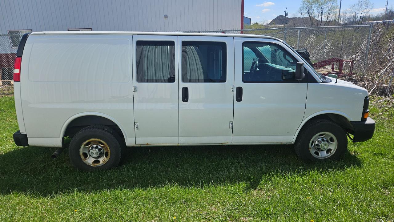 Chevrolet Express Cargo Van RWD 2500 135" 2016