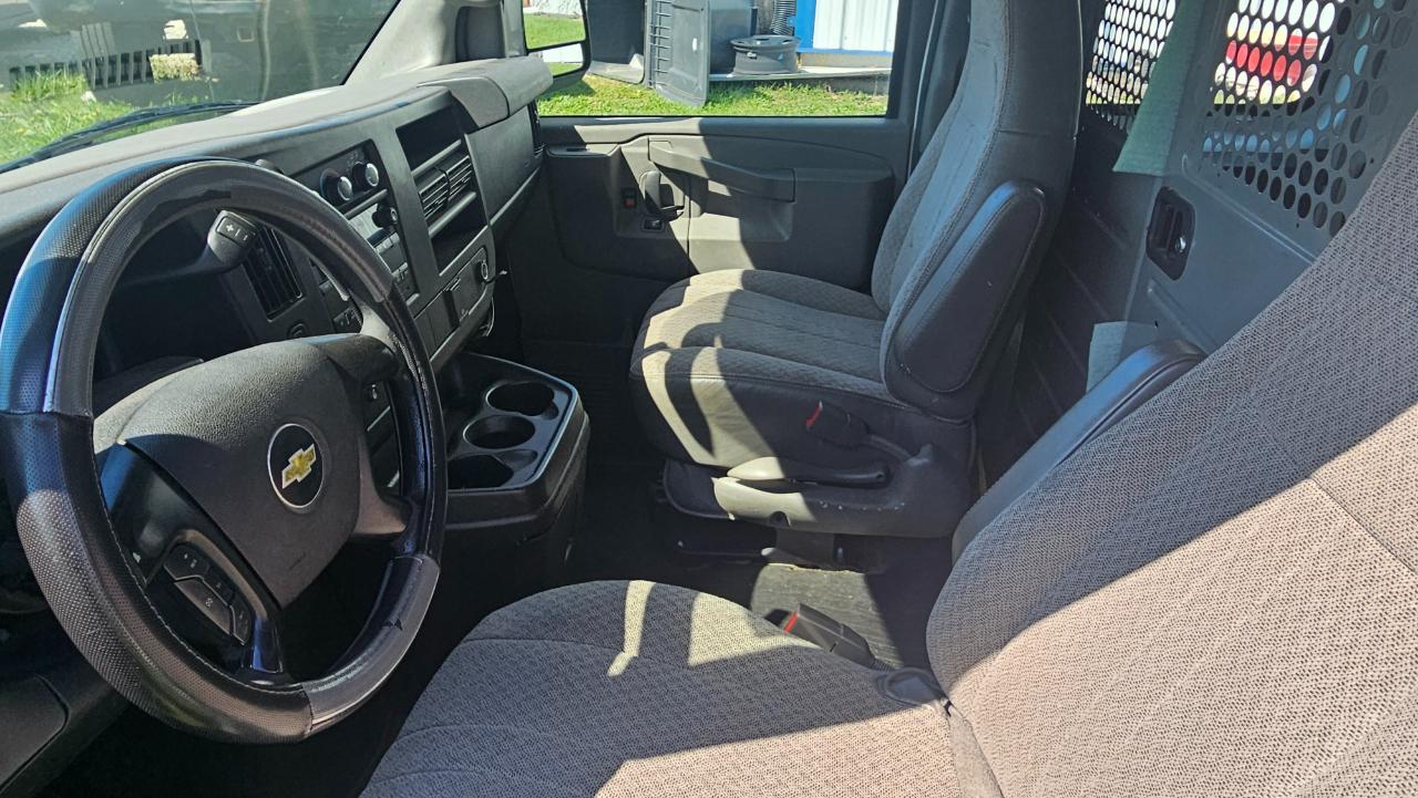 Chevrolet Express Cargo Van RWD 2500 135" 2016