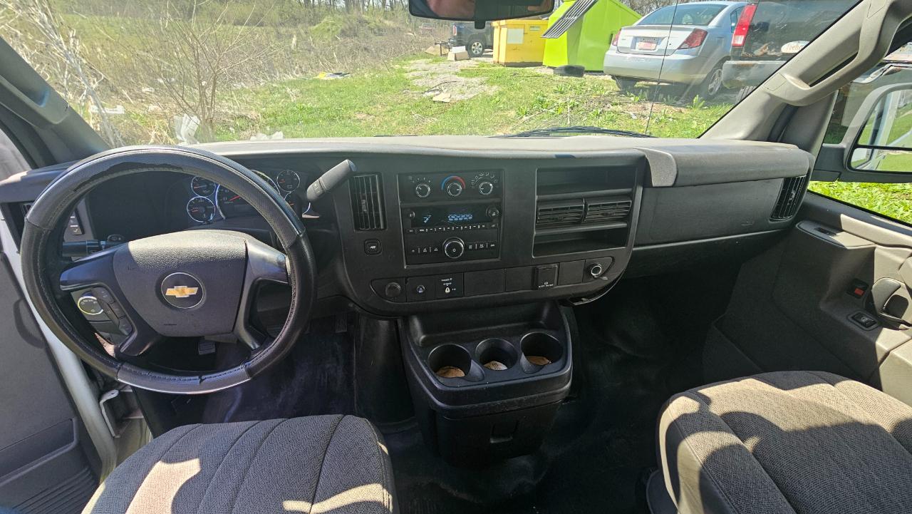 Chevrolet Express Cargo Van RWD 2500 135" 2016