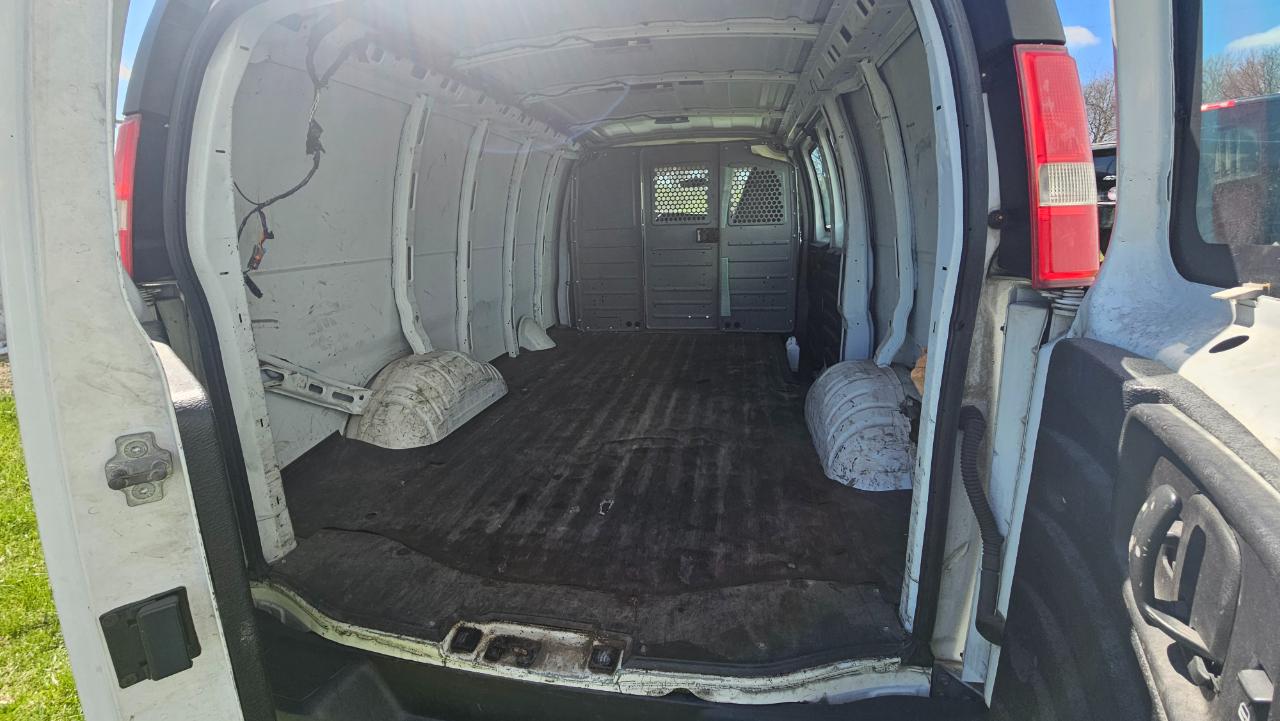 Chevrolet Express Cargo Van RWD 2500 135" 2016