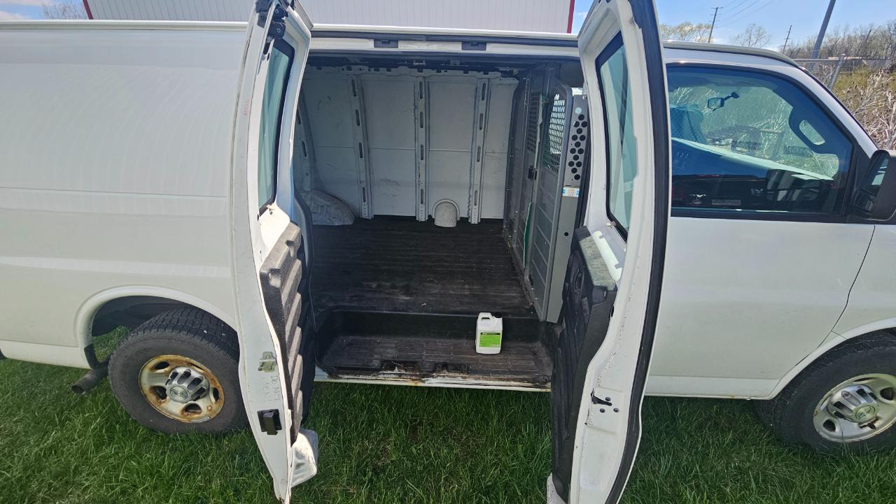 Chevrolet Express Cargo Van RWD 2500 135" 2016