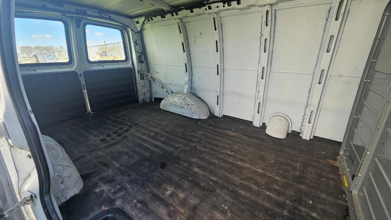 Chevrolet Express Cargo Van RWD 2500 135" 2016