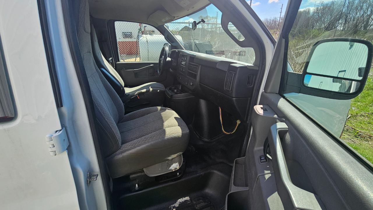 Chevrolet Express Cargo Van RWD 2500 135" 2016