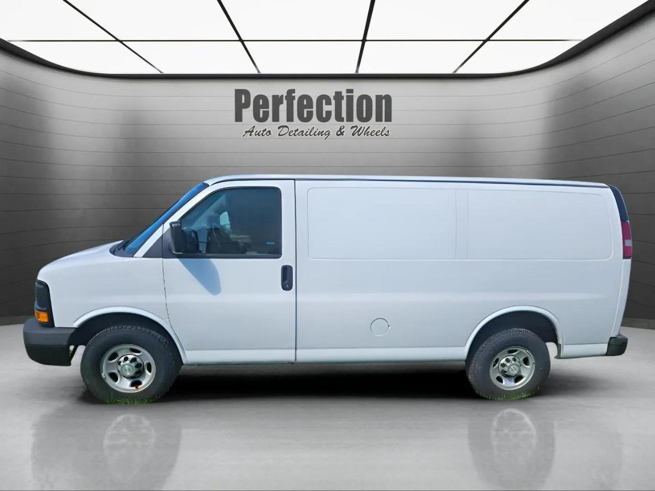 Chevrolet Express Cargo Van RWD 2500 135" 2016