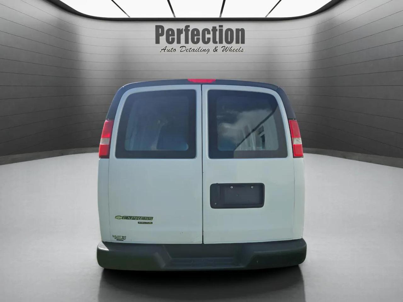 Chevrolet Express Cargo Van RWD 2500 135" 2016