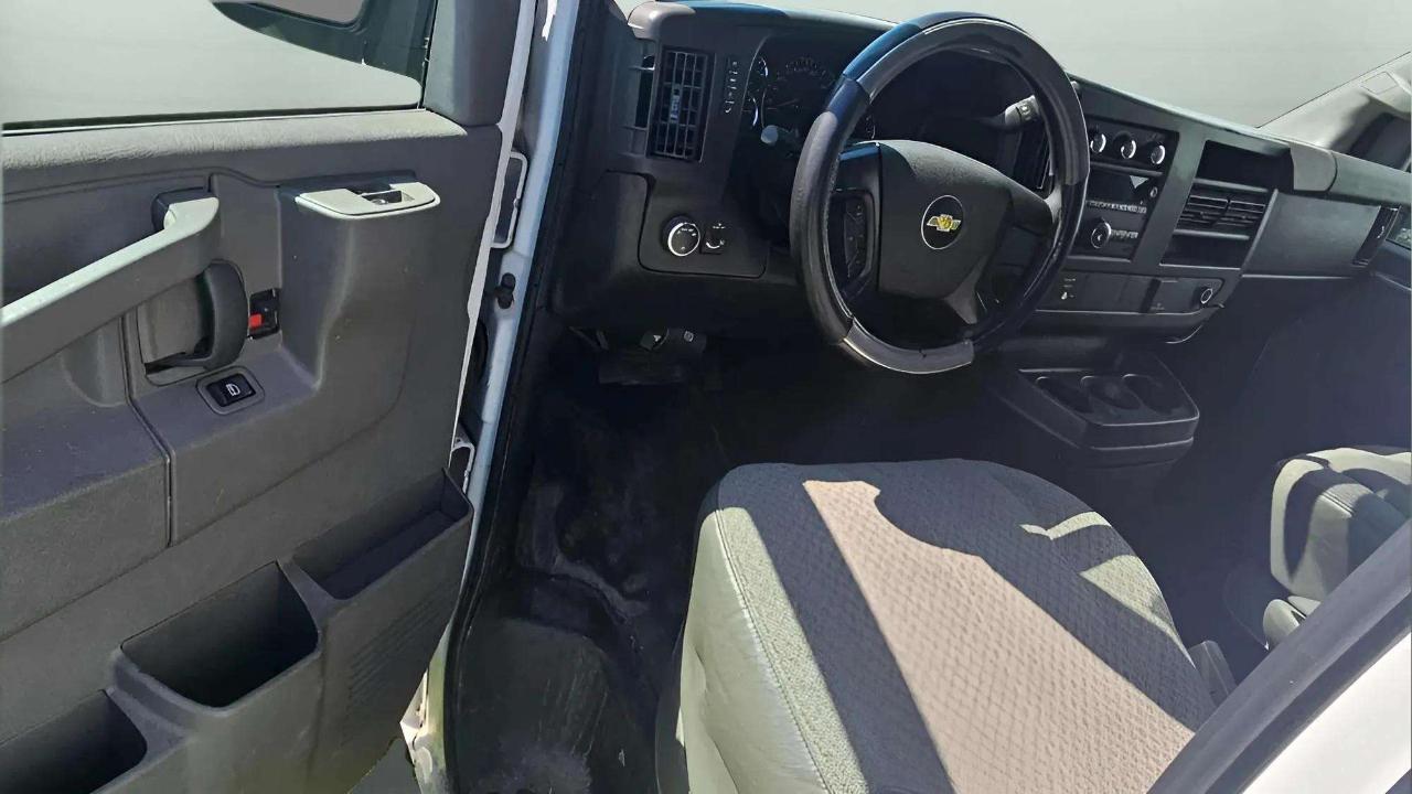 Chevrolet Express Cargo Van RWD 2500 135" 2016