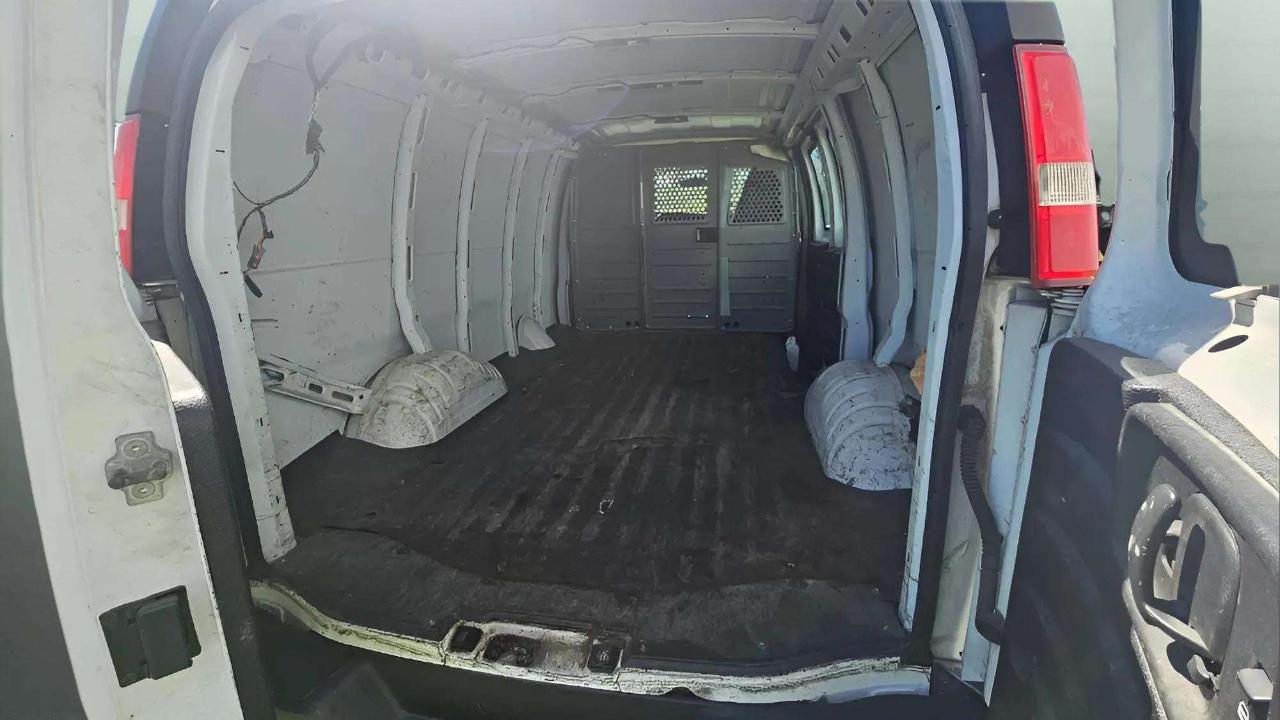 Chevrolet Express Cargo Van RWD 2500 135" 2016