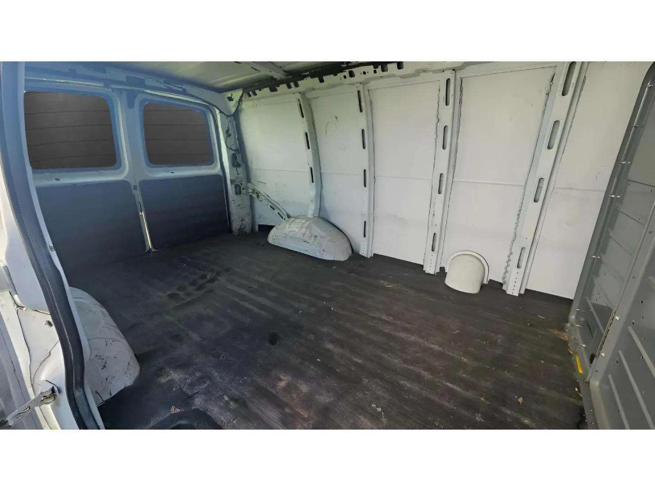 Chevrolet Express Cargo Van RWD 2500 135" 2016