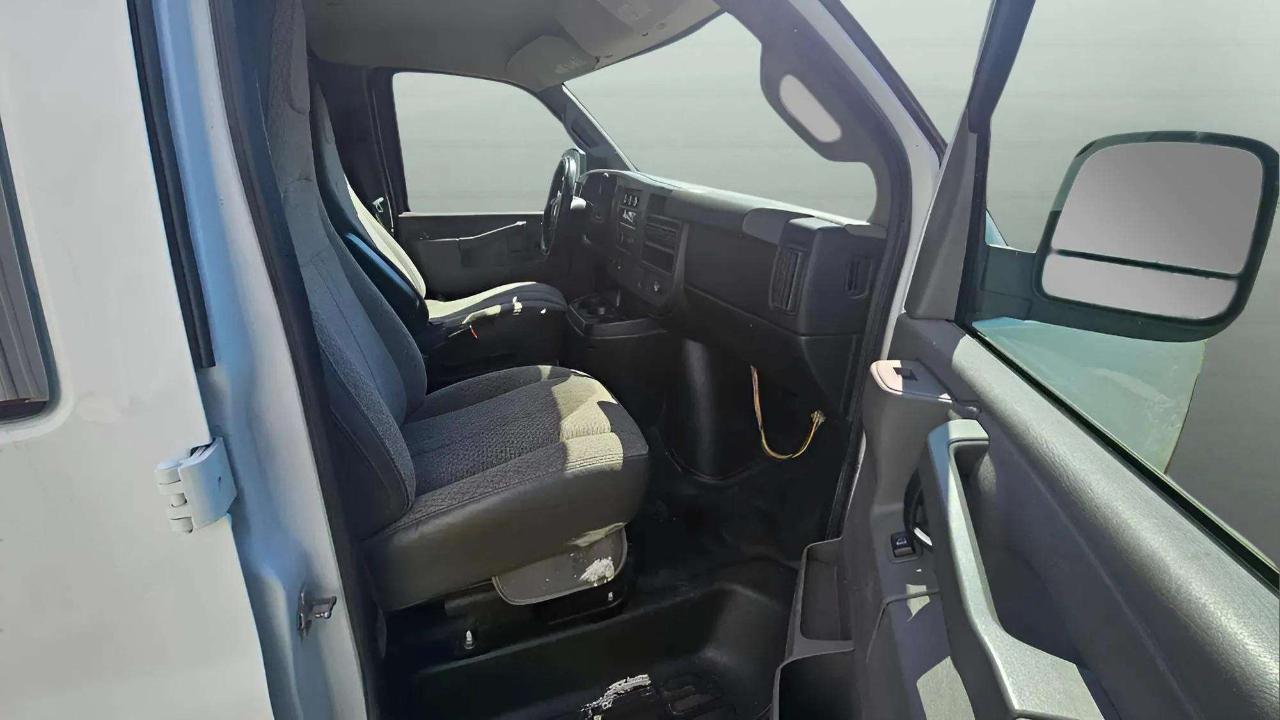 Chevrolet Express Cargo Van RWD 2500 135" 2016