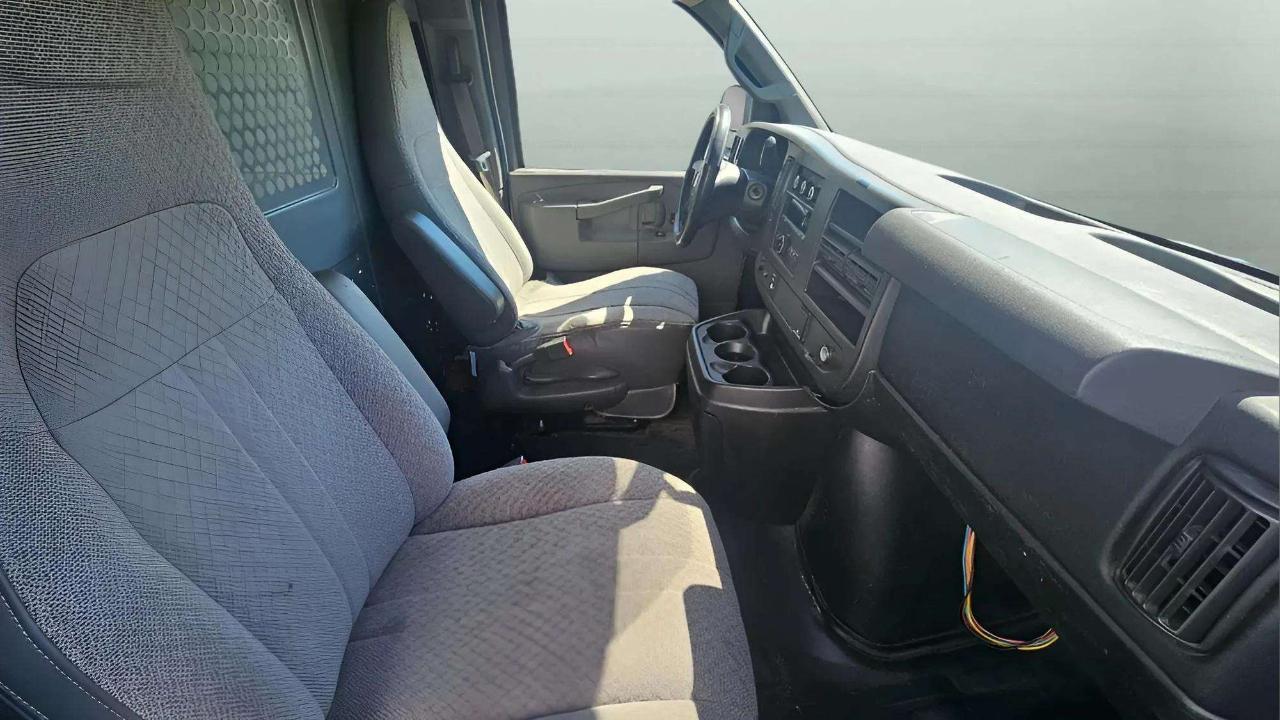 Chevrolet Express Cargo Van RWD 2500 135" 2016