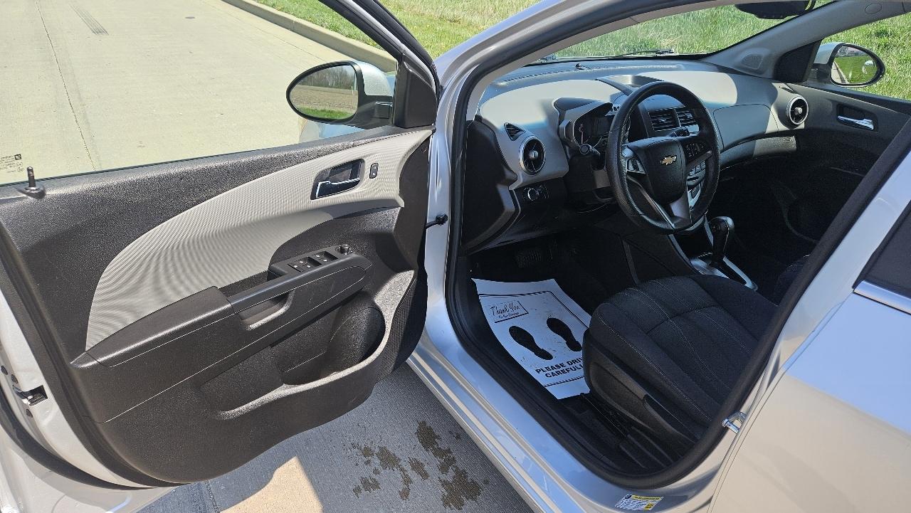 Chevrolet Sonic 5dr HB Auto LT 2015