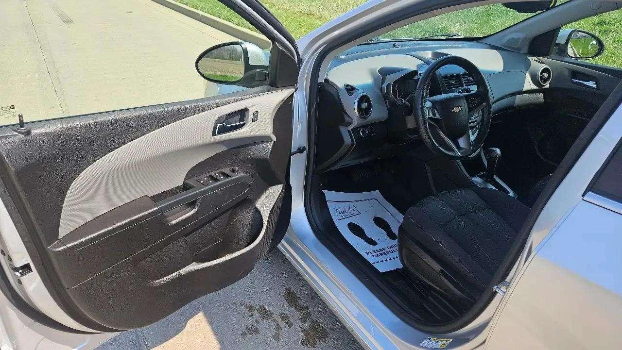 Chevrolet Sonic 5dr HB Auto LT 2015