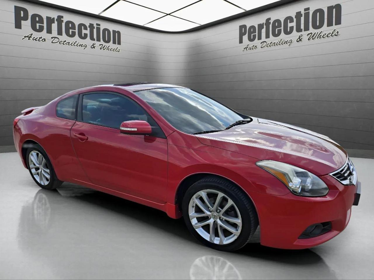 Nissan Altima 2dr Cpe V6 CVT 3.5 SR 2011