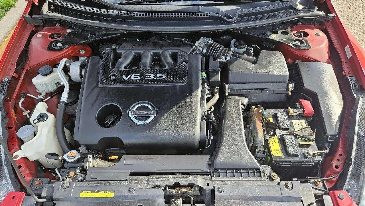 Nissan Altima 2dr Cpe V6 CVT 3.5 SR 2011