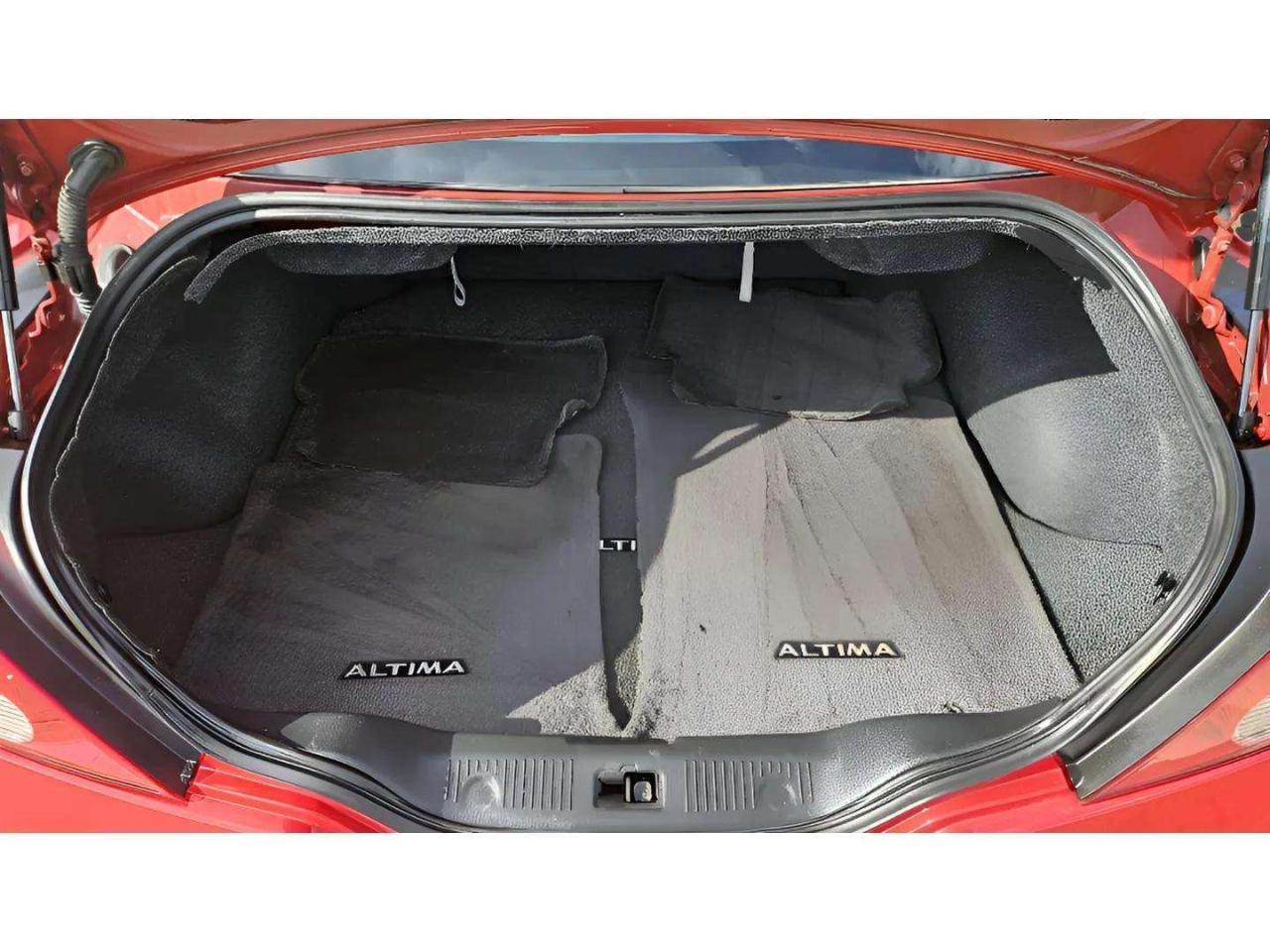 Nissan Altima 2dr Cpe V6 CVT 3.5 SR 2011